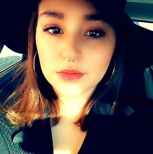 Meet your Posher, Lia